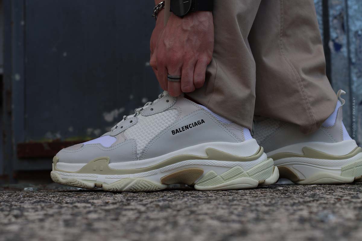 Balenciaga-speed trainer-city bag- sneaker- triple s-white