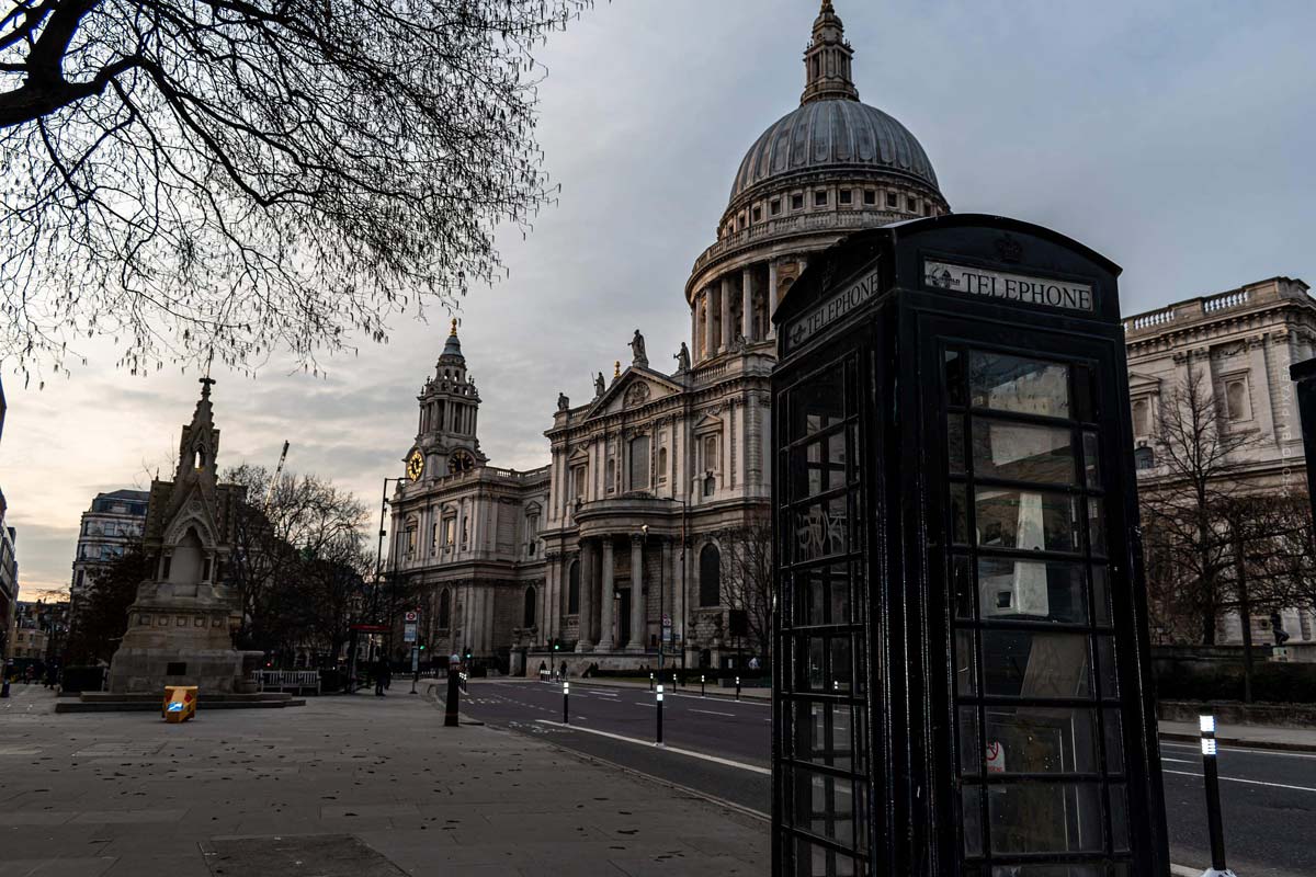 london-cathedrale-vivienne westwood-punk-fashion